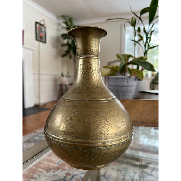 Large Solid Brass Vintage Etched, Vase, Home Decor, Sea Shell, Yin-Yang, Indian - Picture 2 of 10